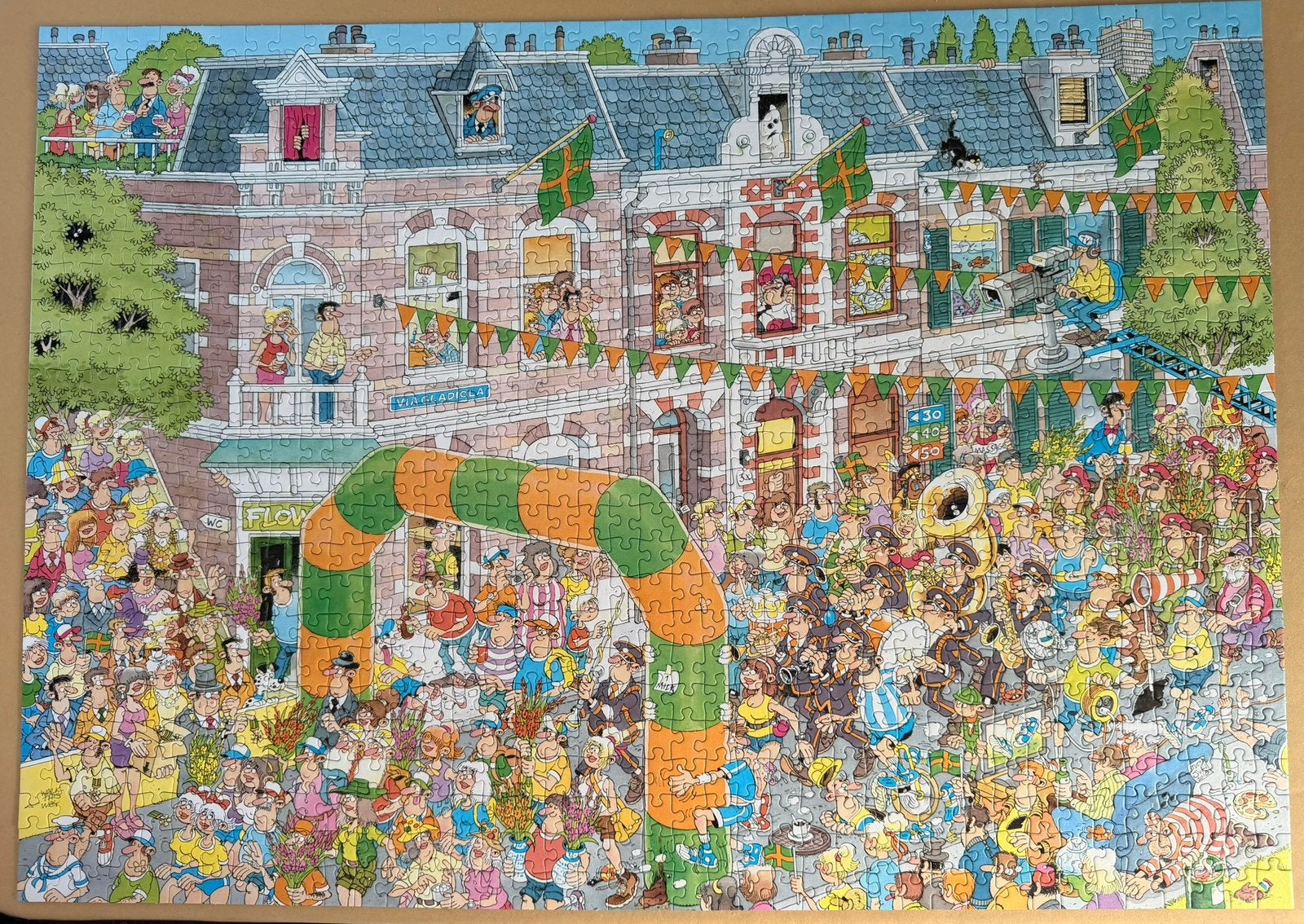 Jan v Haasteren puzzle 1000 st De Vierdaagse, Hobby en Vrije tijd, Denksport en Puzzels, Ophalen of Verzenden, 500 t/m 1500 stukjes