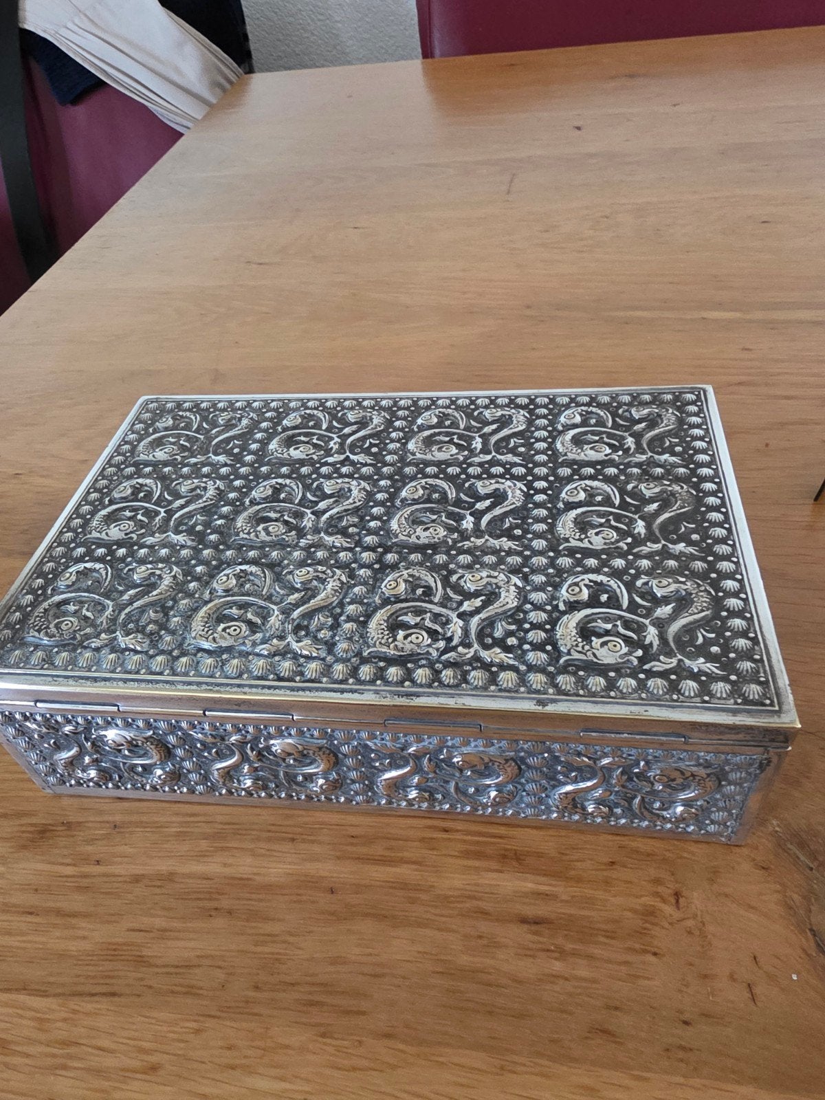 Verzilverde Snuisterij- of Sigarendoos met Repoussé Reliëf, Ophalen of Verzenden