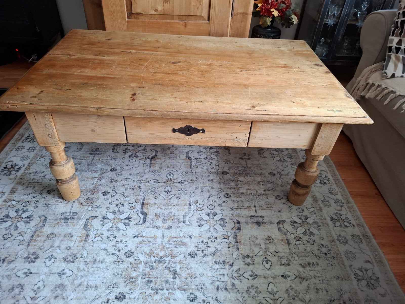 Antieke oud grenen salontafel met lade, Ophalen