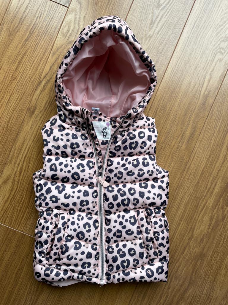 meisjes bodywarmer roze panterprint maat 128, Ophalen of Verzenden, Zo goed als nieuw, Meisje, Jas