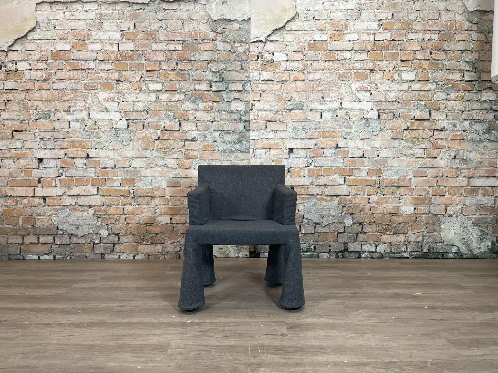 Moooi VIP Chair grijs bij TheReSales, Huis en Inrichting, Stoelen, Ophalen, Design, Zo goed als nieuw, Vijf, Zes of meer stoelen