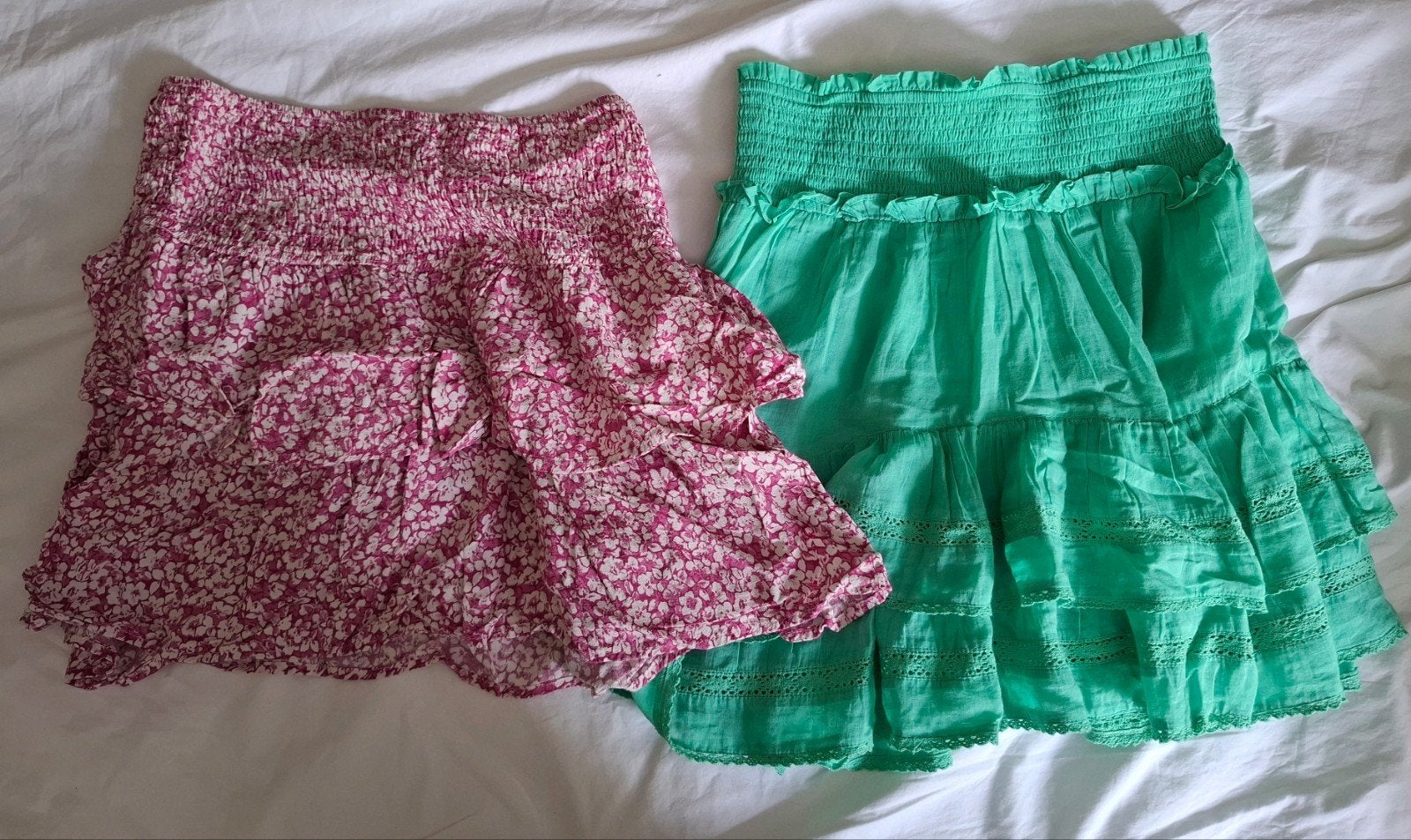 2 leuke rokjes: Neo Noir (groen) en Only (roze bloemen), Maat 38/40 (M), Ophalen of Verzenden, Gedragen, Groen