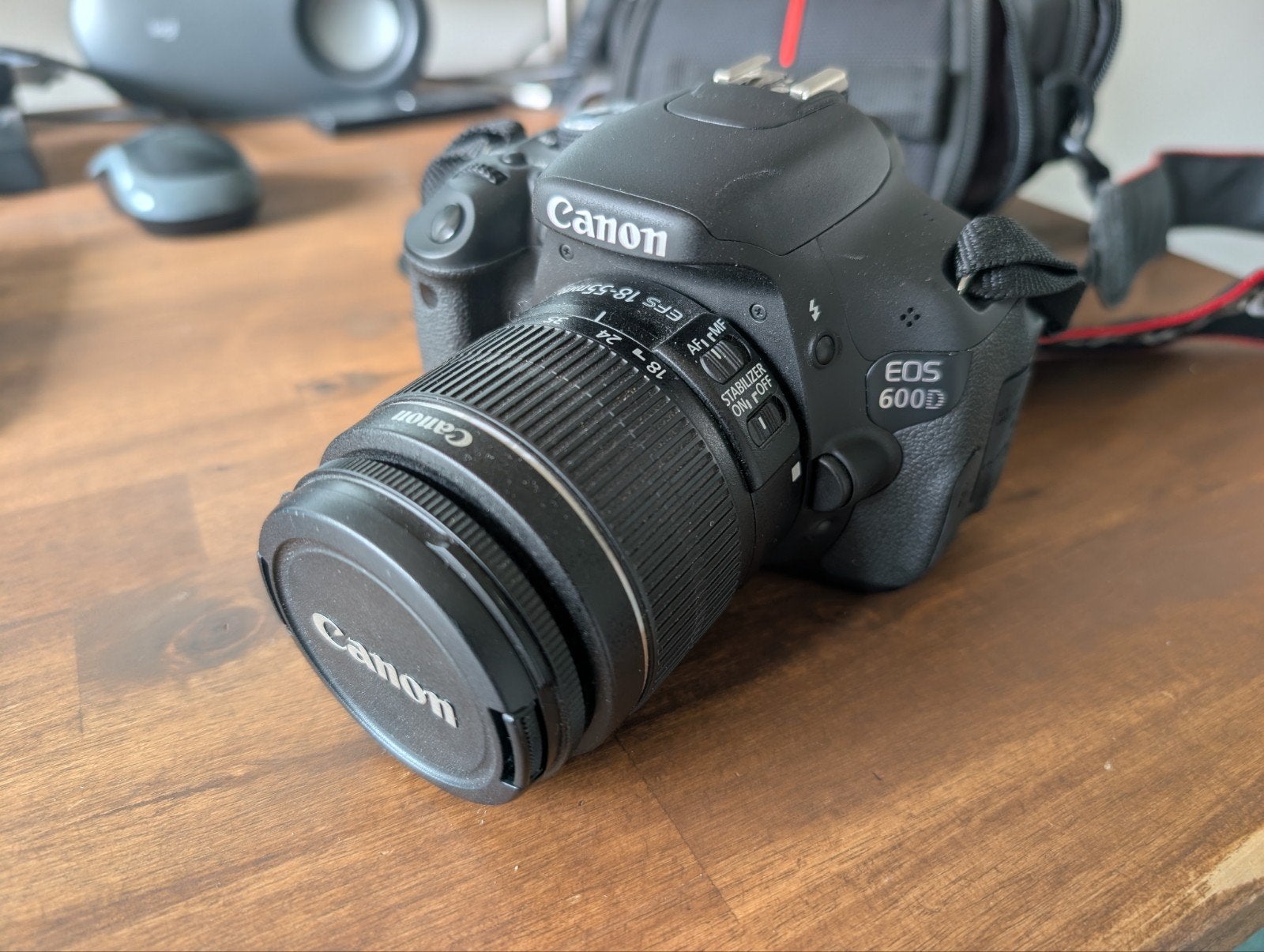 Canon EOS 600D Camera met 18-55mm lens + oplader + tasje, Spiegelreflex, Canon, Ophalen of Verzenden, Zo goed als nieuw