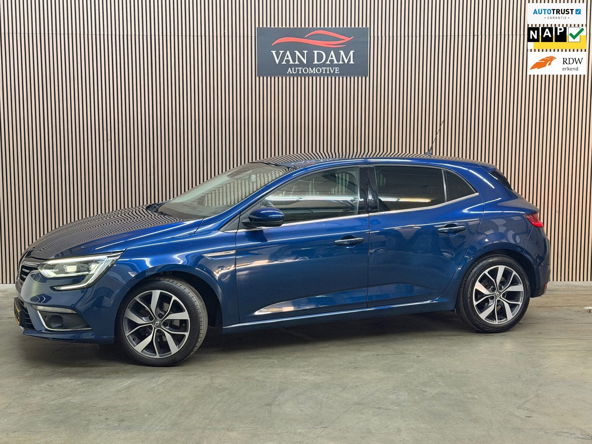 Renault Mégane 1.2 TCe Bose 2016 NAP LED CAMERA LEDER NAVI, Voorwielaandrijving, Gebruikt, 4 cilinders, Blauw
