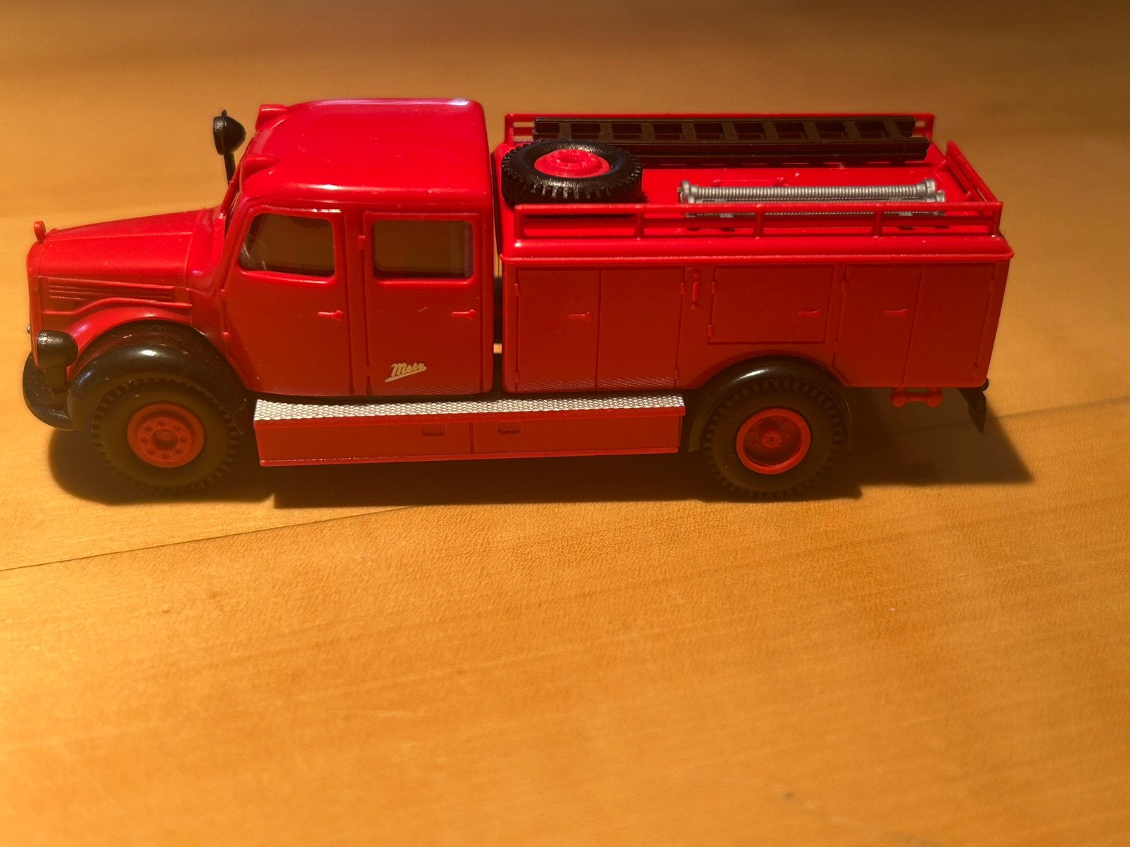 Brekina Mercedes Benz brandweer 1:87, Ophalen of Verzenden, Gebruikt, Bus of Vrachtwagen, Brekina