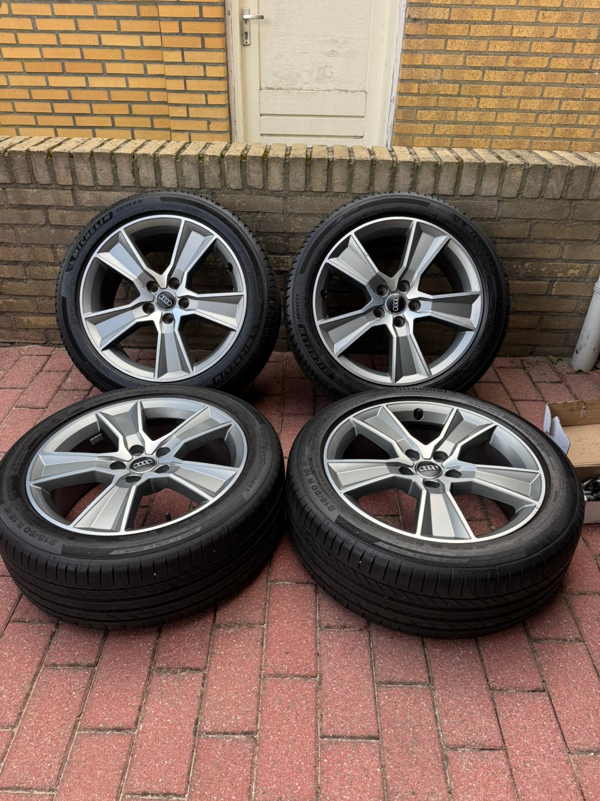Originele 18 inch Audi Q2 81A 5x112 velgen met zomerbanden, Auto-onderdelen, Banden en Velgen, Ophalen, 18 inch, 215 mm, Banden en Velgen