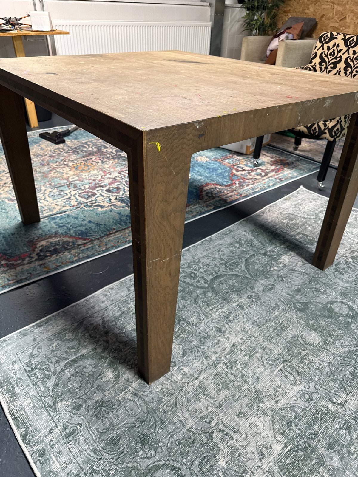 Mooi design tafel van eikenhout, heeft een opknapbeurt nodig, Huis en Inrichting, Tafels | Eettafels, Ophalen, Zo goed als nieuw
