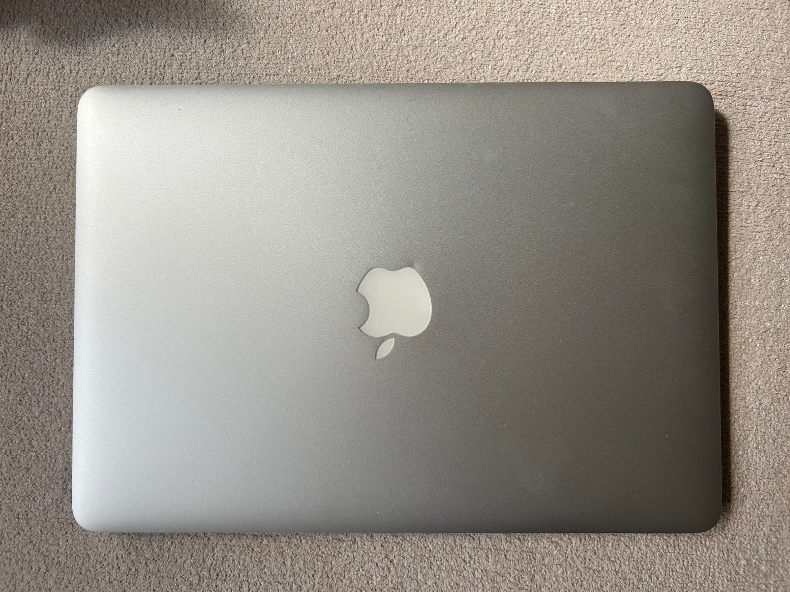 MacBook Air 2017 voor onderdelen / werkt alleen aan oplader, Computers en Software, Apple Macbooks, Ophalen, 13 inch, Minder dan 2 Ghz