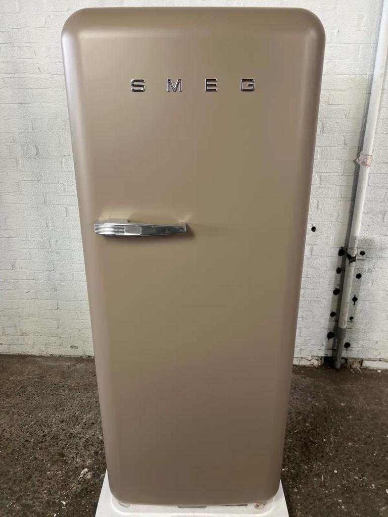 Nieuwe SMEG Retro Koelkast met Vriesvak - Mat Taupe, Ophalen, Overige typen, Nieuw, Bruin