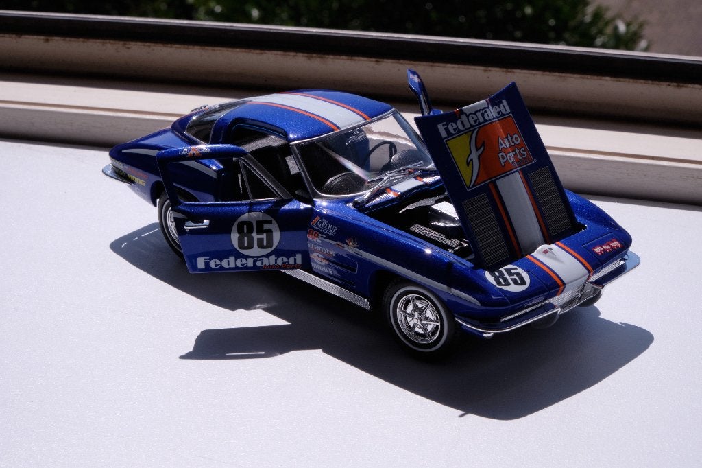 Chevrolet Corvette Stingray 1:24, Ophalen of Verzenden, Zo goed als nieuw, Auto, Overige merken