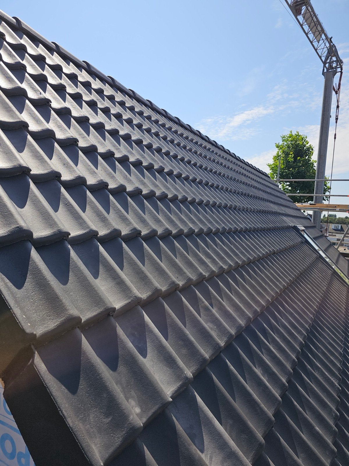 Nieuwe Monier Sneldek Novo+ antraciet dakpannen (96 stuks), Ophalen, Steen of Klei, Nieuw, 15 m² of meer