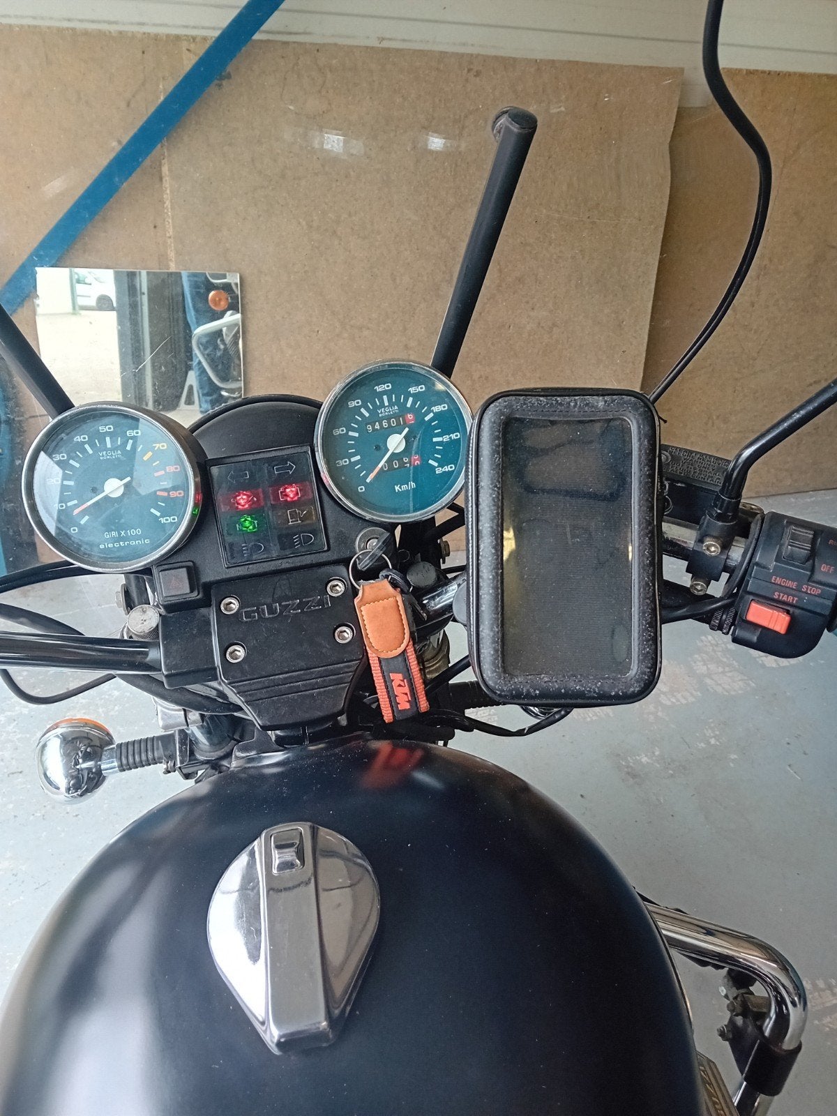 Mooie Moto Guzzi uit 1991 met optioneel zijspan, Cardan-aandrijving, 2 cilinders, Motorrijbewijs A, Gebruikt