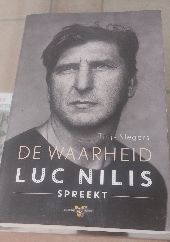De Waarheid Luc Nilis Spreekt - Voetbal Inside Boek, Gelezen, Ophalen of Verzenden, Balsport, Thijs Slegers