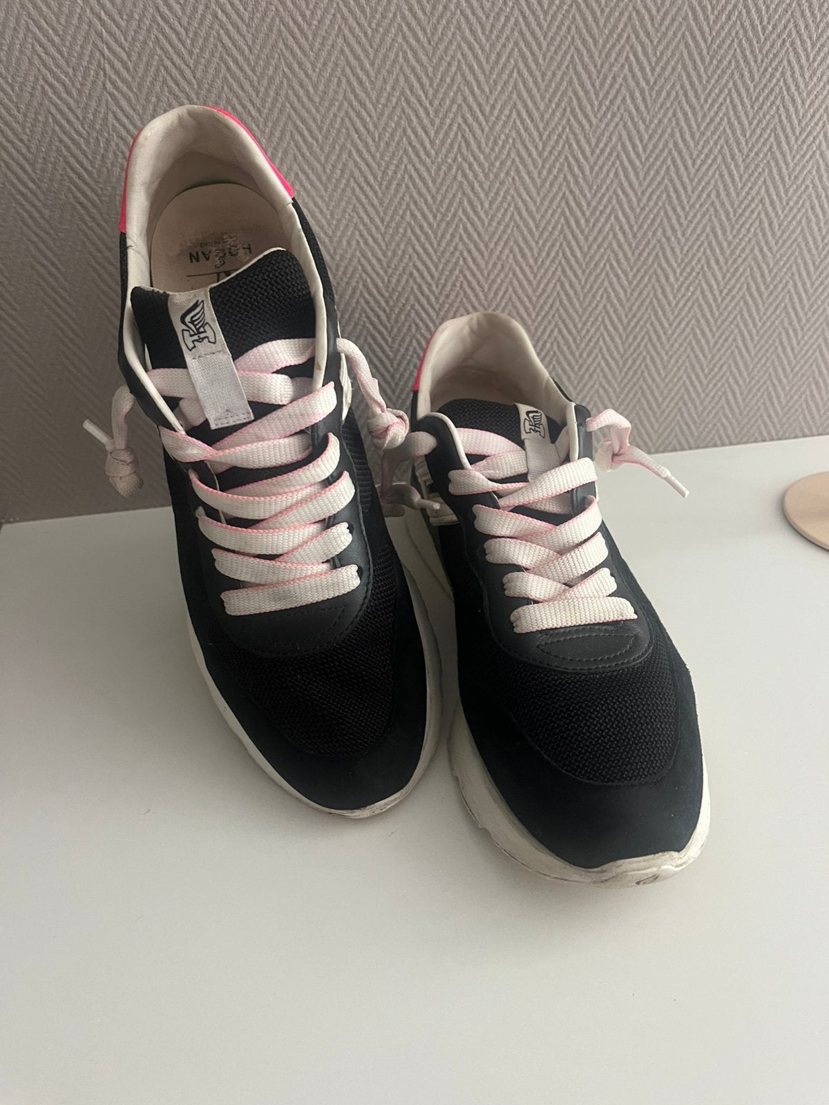 Hogan sneakers mt.41, Kleding | Dames, Schoenen, Verzenden, Zo goed als nieuw, Zwart, Sneakers of Gympen