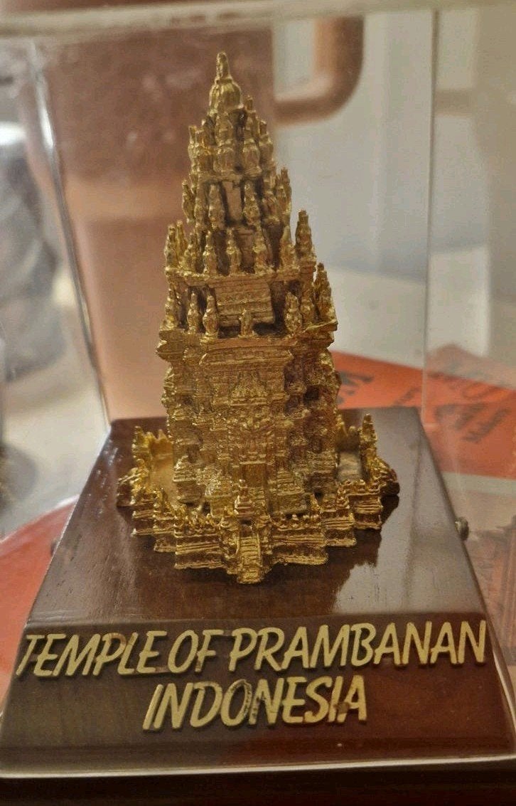Miniatuur tempel Prambanan Indonesië - Brass Handicraft, Ophalen of Verzenden, Gebruikt, Religie