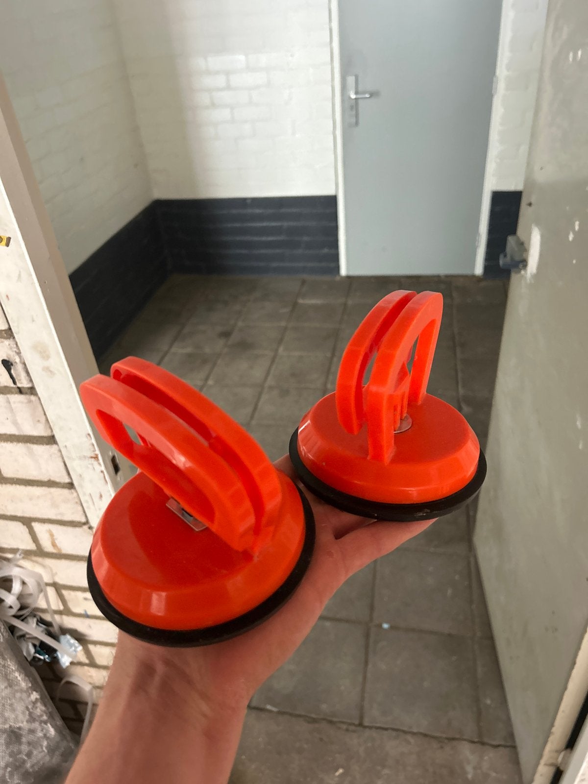 Tegelzuignappen - Set van 2 voor eenvoudig tillen, Ophalen, Zo goed als nieuw, Overige typen