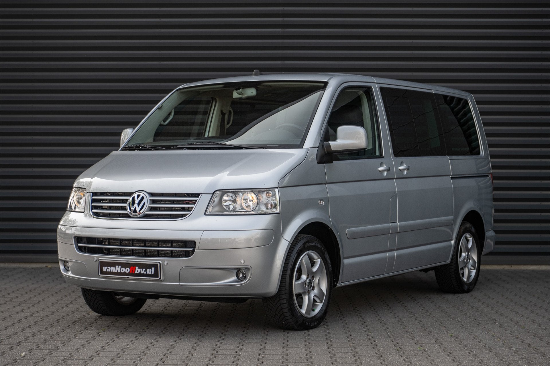 Volkswagen Multivan 2.5 TDI 60 Edition Rolstoel bus zelfrijd, Auto's, Bestelauto's, 2317 kg, Zwart, Volkswagen, Origineel Nederlands