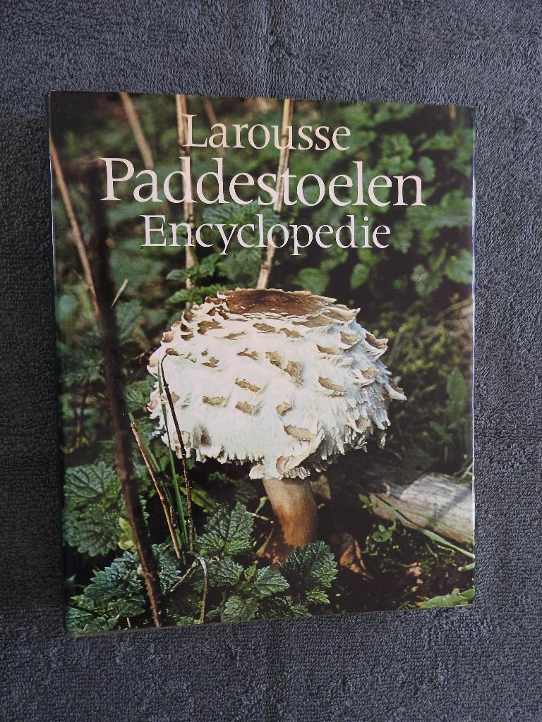 Larousse Paddestoelen Encyclopedie, Boeken, Ophalen of Verzenden, Zo goed als nieuw, Bloemen, Planten en Bomen