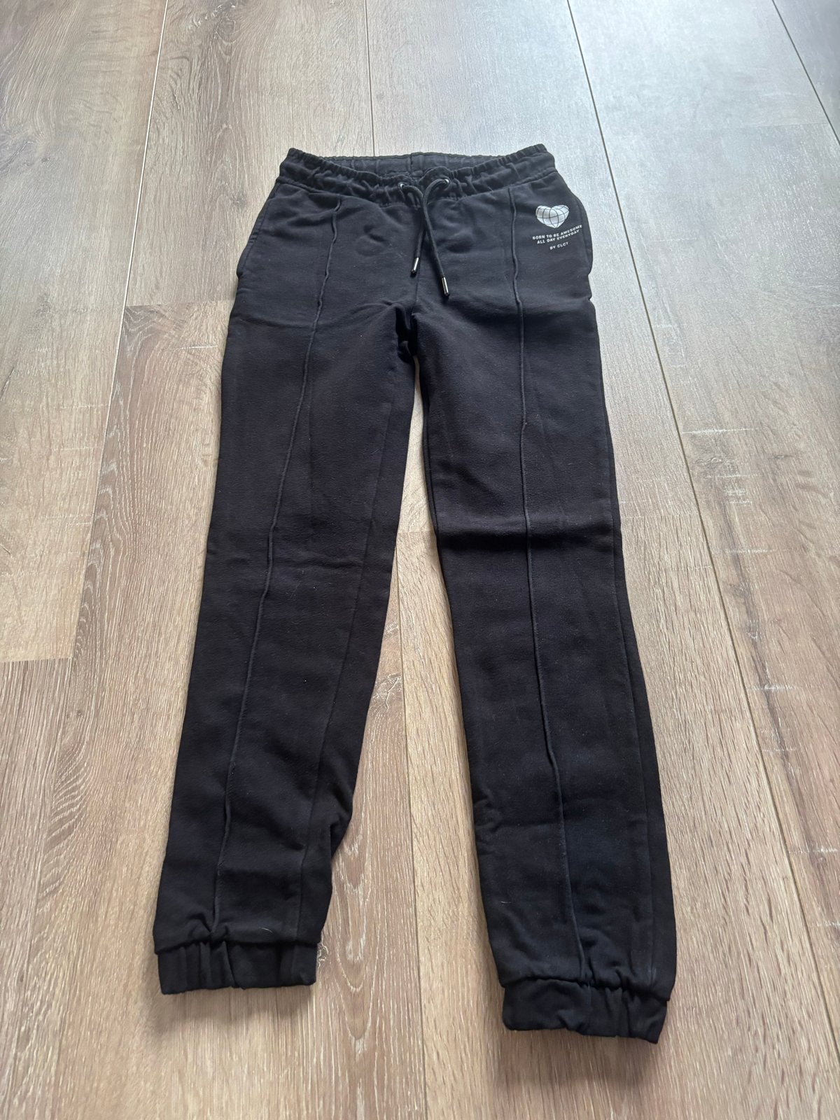 zwarte joggingbroek maat 134/140, Kinderen en Baby's, Kinderkleding | Maat 134, Ophalen of Verzenden, Zo goed als nieuw, Jongen of Meisje