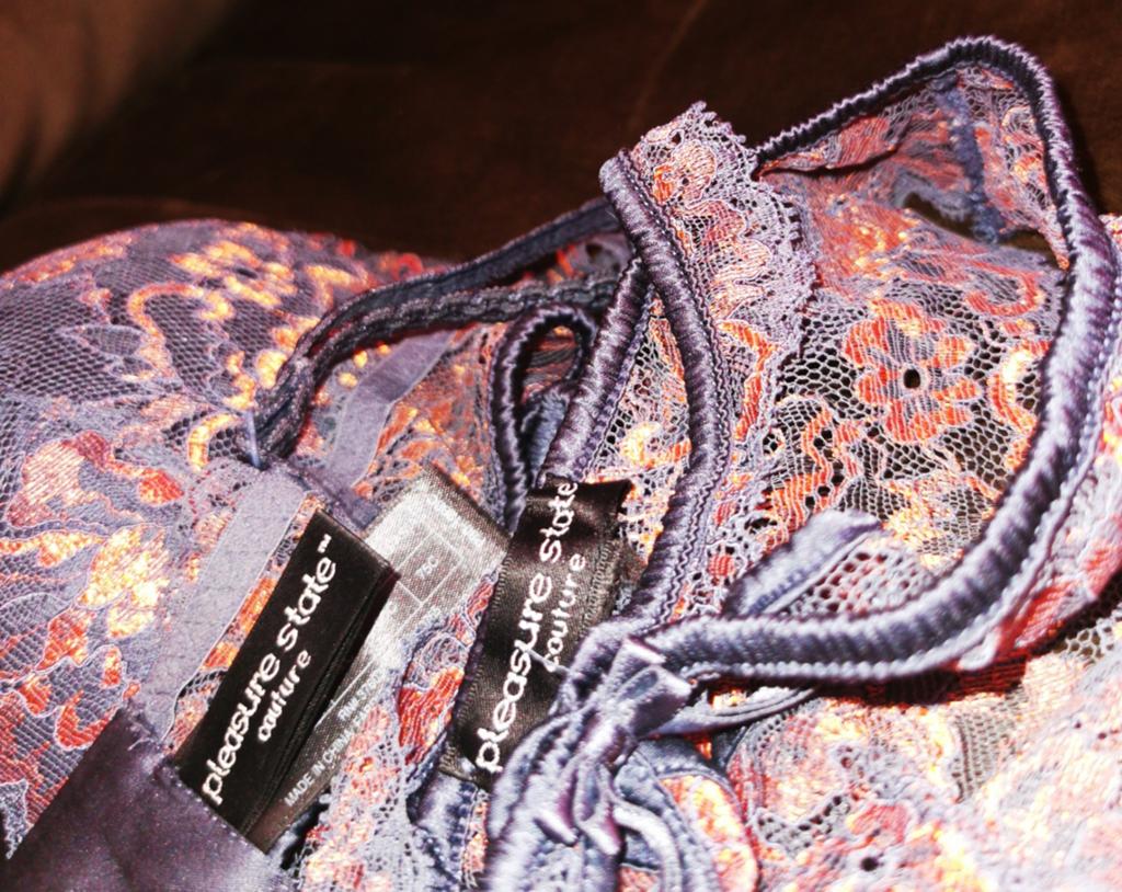 Lingerie setje, Pleasure state, Ophalen