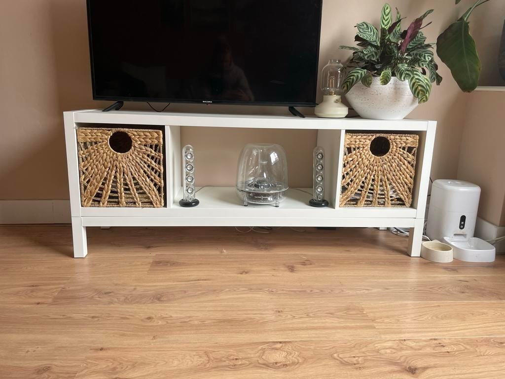 Kallax kast 42x147 cm met onderstel, Ophalen, Zo goed als nieuw, 25 tot 50 cm, Minder dan 100 cm