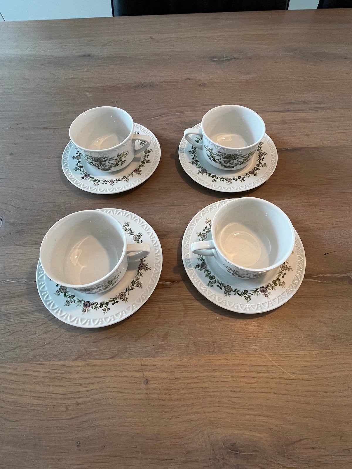 Villeroy & Boch Trianon koffiekopjes met schotels (4x), Huis en Inrichting, Ophalen of Verzenden, Zo goed als nieuw, Overige stijlen