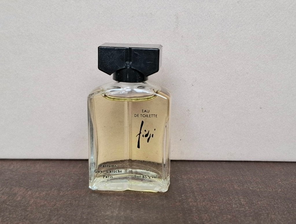 Fidji vintage parfum miniatuur 5ML, Ophalen of Verzenden, Zo goed als nieuw, Miniatuur, Gevuld