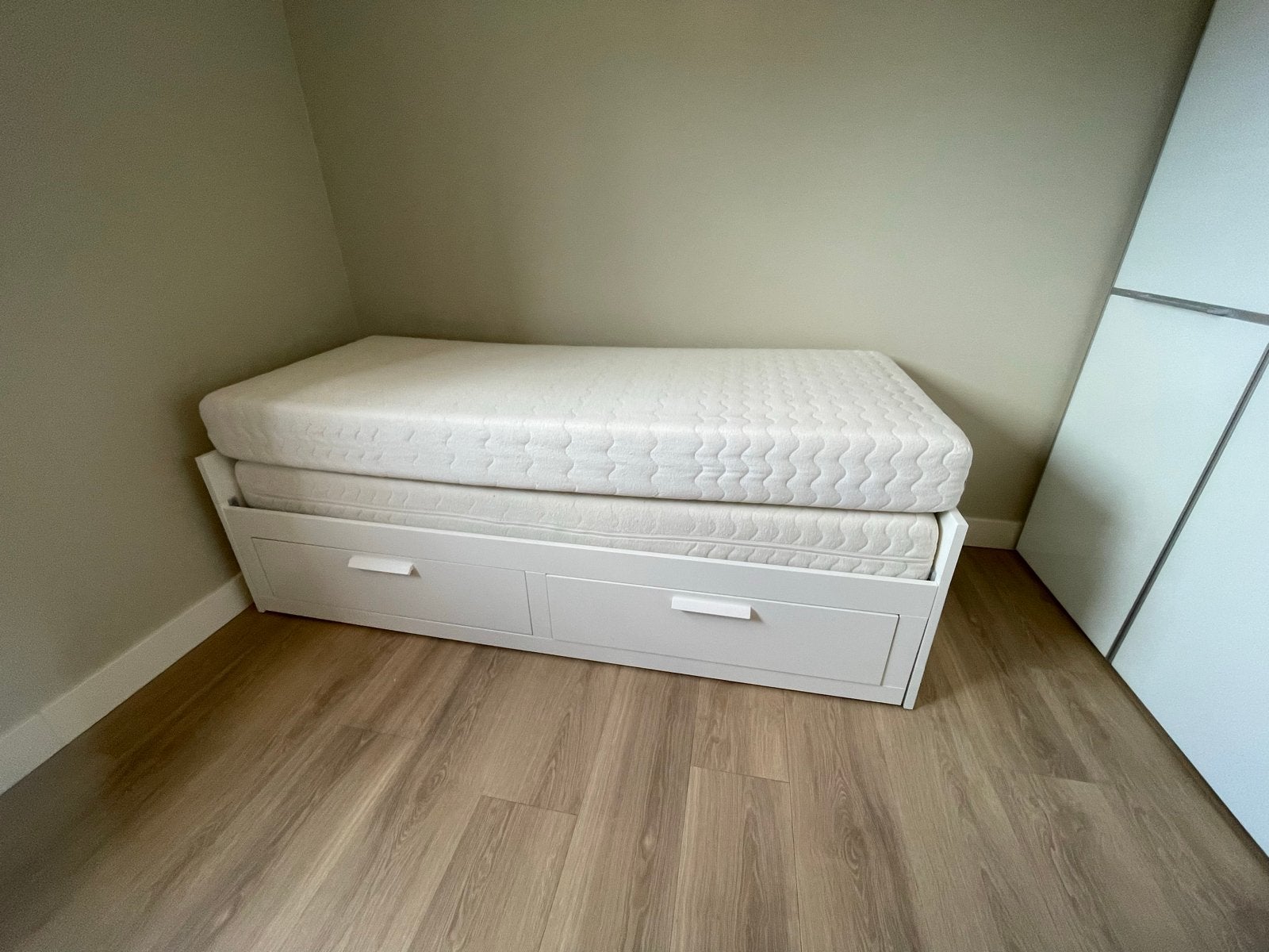 Ikea Brimnes bedbank wit 80x200 met 2 lades en 2 matrassen, Ophalen, Eenpersoons, Wit, Zo goed als nieuw