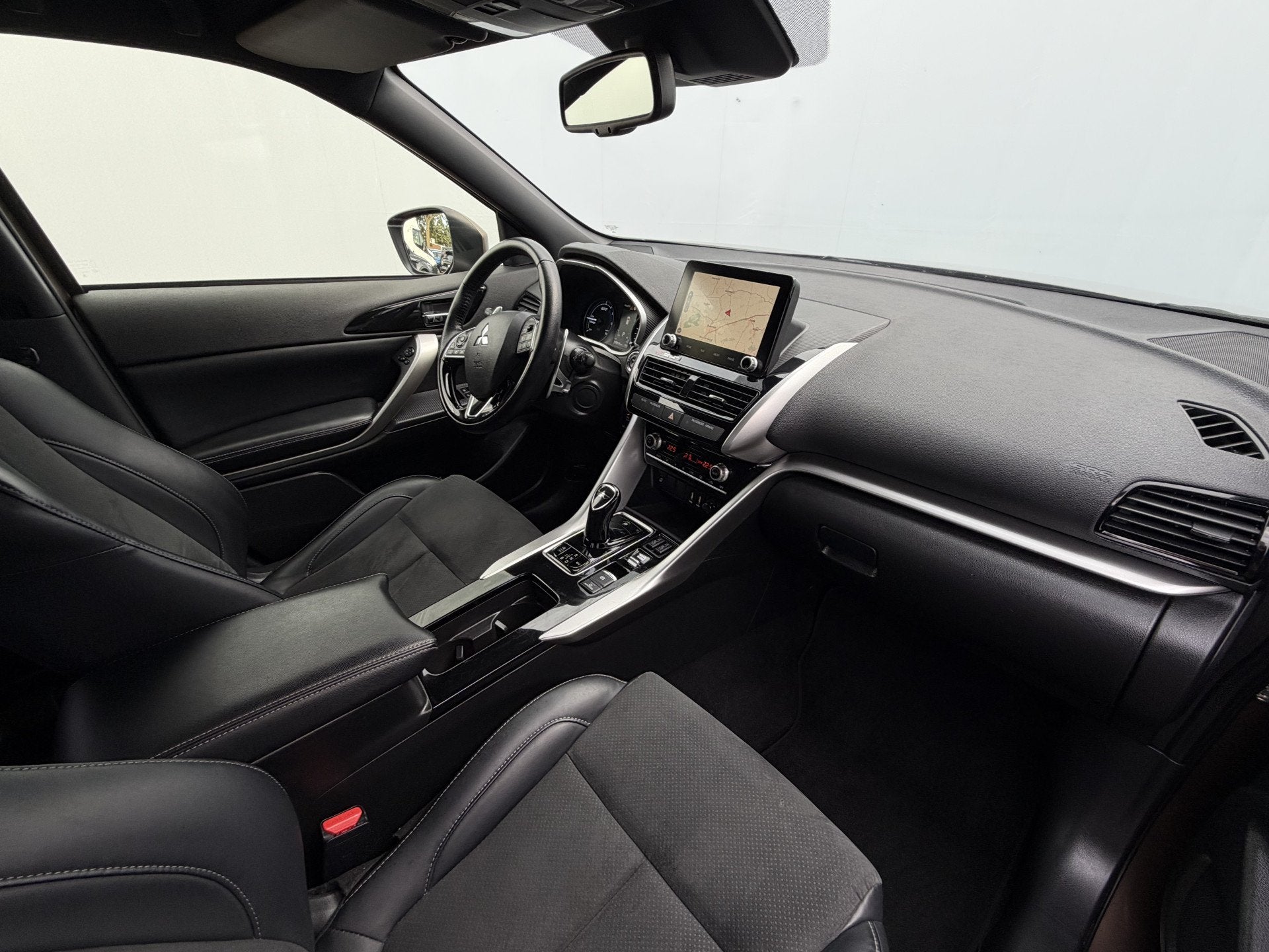 Mitsubishi Eclipse Cross 2.4 PHEV Black Edition 360° Stoel/, Auto's, Automaat, Euro 6, 4 cilinders, Bruin