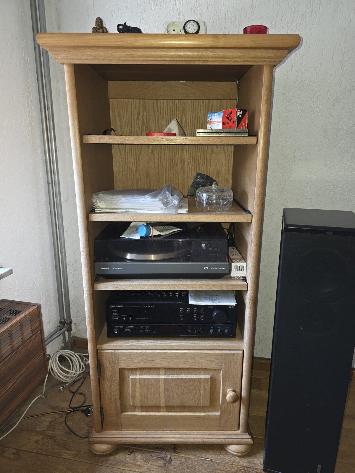 Houten CD/DVD-rek met opbergvak en uitschuifbare planken, Ophalen, Gebruikt