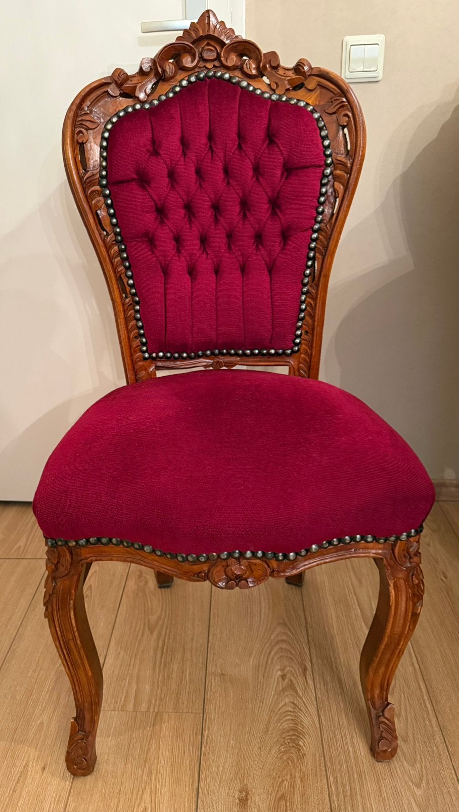 Antieke eetkamerset: tafel met 4 stoelen, rood fluweel, Antiek en Kunst, Antiek | Meubels | Stoelen en Banken, Ophalen of Verzenden