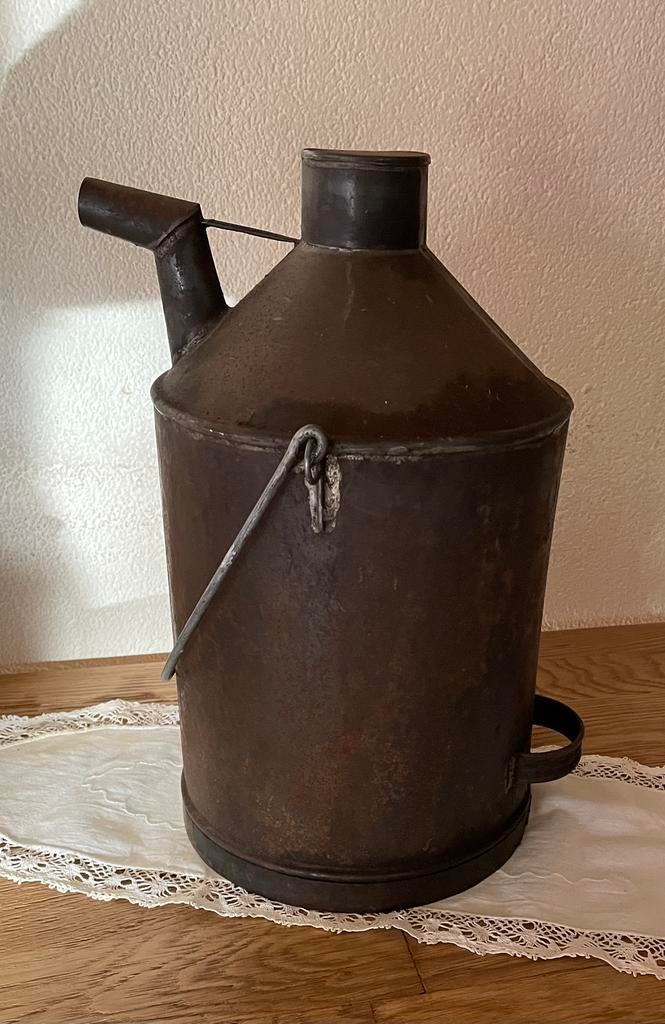 Een antieke petroleumkan, Ophalen of Verzenden