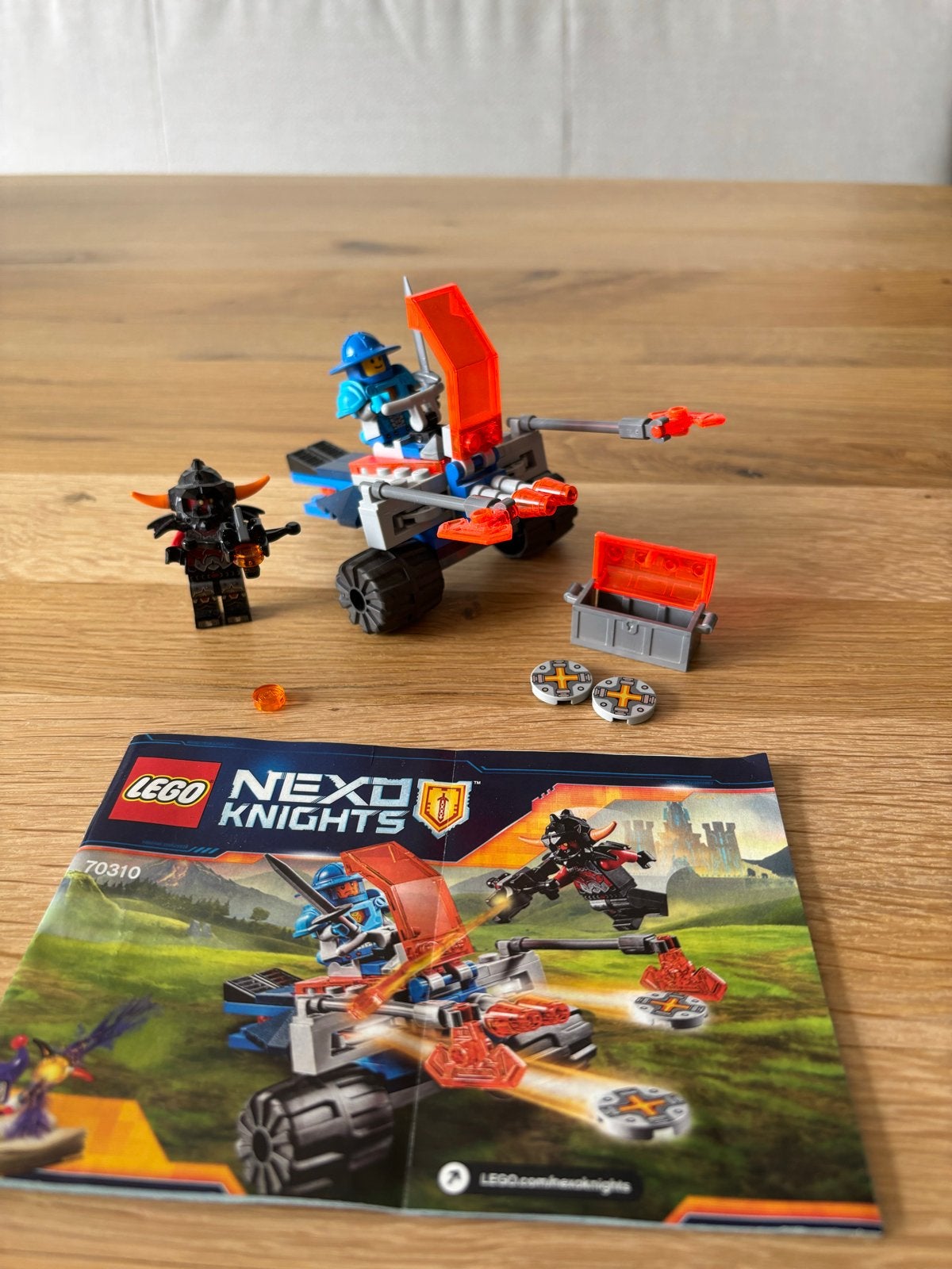 LEGO Nexo Knights 70310 Ridderstrijdwagen, Overige thema's, Lego, Ophalen of Verzenden, Complete set