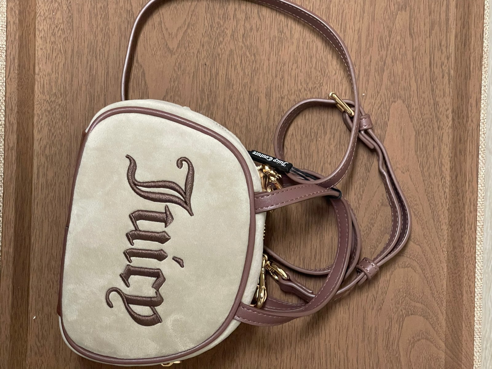 Juicy Couture Schoudertasje - Zo goed als nieuw, Ophalen of Verzenden, Nieuw, Beige, Schoudertasje