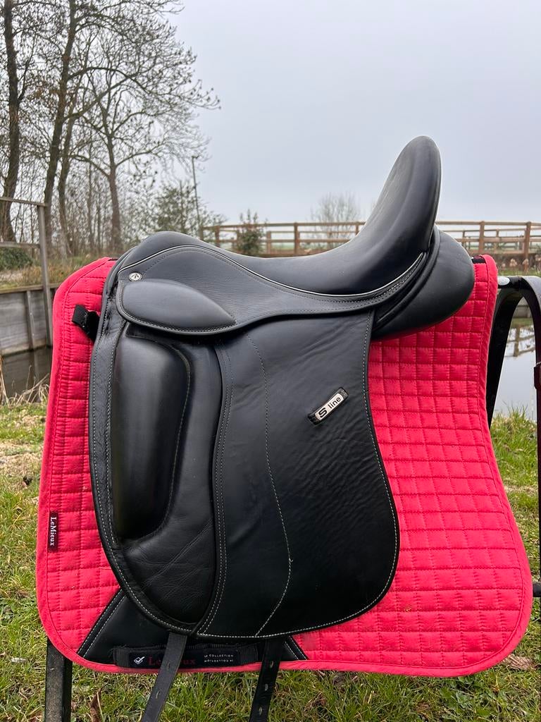 Anatomica Cygnus S-line, 17.5”, boommaat 4, nieuwe vulling, Dieren en Toebehoren, Paarden en Pony's | Zadels, Ophalen of Verzenden