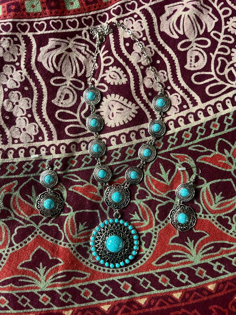 Splinternieuwe Ibiza ketting bijpassende oorbellen 12,50€, Ophalen of Verzenden, Nieuw, Overige kleuren, Overige materialen