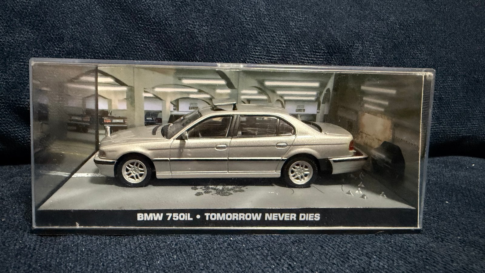 James Bond 007 BMW 750iL Tomorrow Never Dies modelauto, Ophalen of Verzenden, Zo goed als nieuw, Auto, Overige merken
