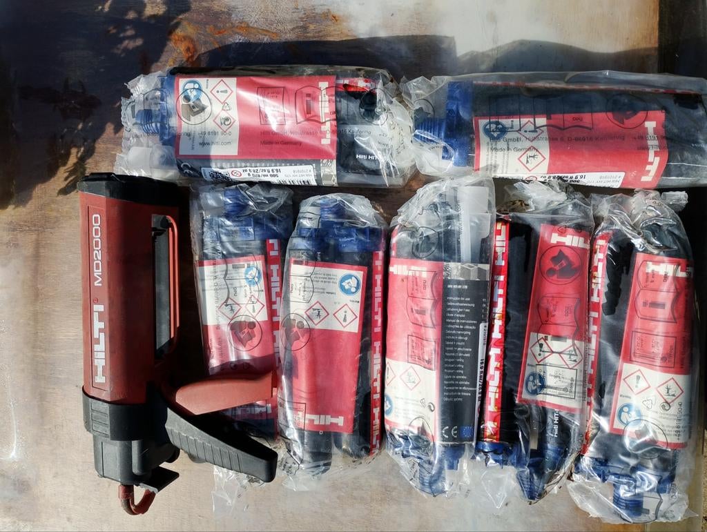 Hilti MD2000 doseerpistool met 8 chemische ankers, Ophalen of Verzenden, Gebruikt