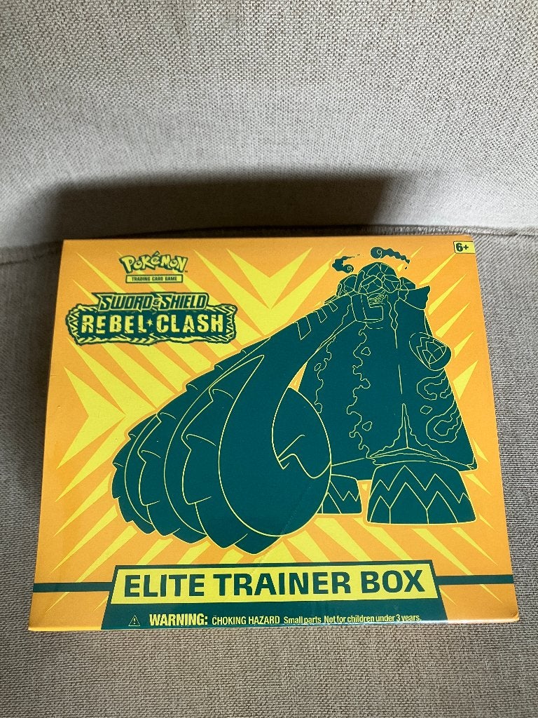 Pokemon Sword and Shield Rebel Clash Elite trainer box, Hobby en Vrije tijd, Verzamelkaartspellen | Pokémon, Ophalen of Verzenden