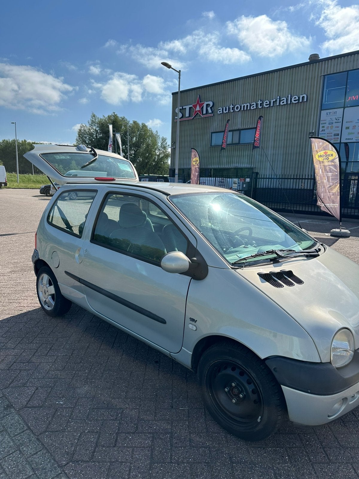Renault Twingo 1.2 55KW Auth E3 2005 Grijs, Voorwielaandrijving, 4 cilinders, 4 stoelen, Origineel Nederlands