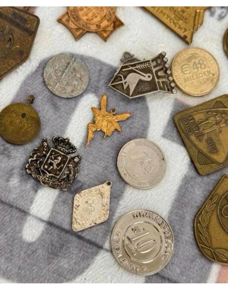 Diverse 22 medaille lintjes munten wielrennen vierdaagse ect, Postzegels en Munten, Ophalen of Verzenden, Nederland