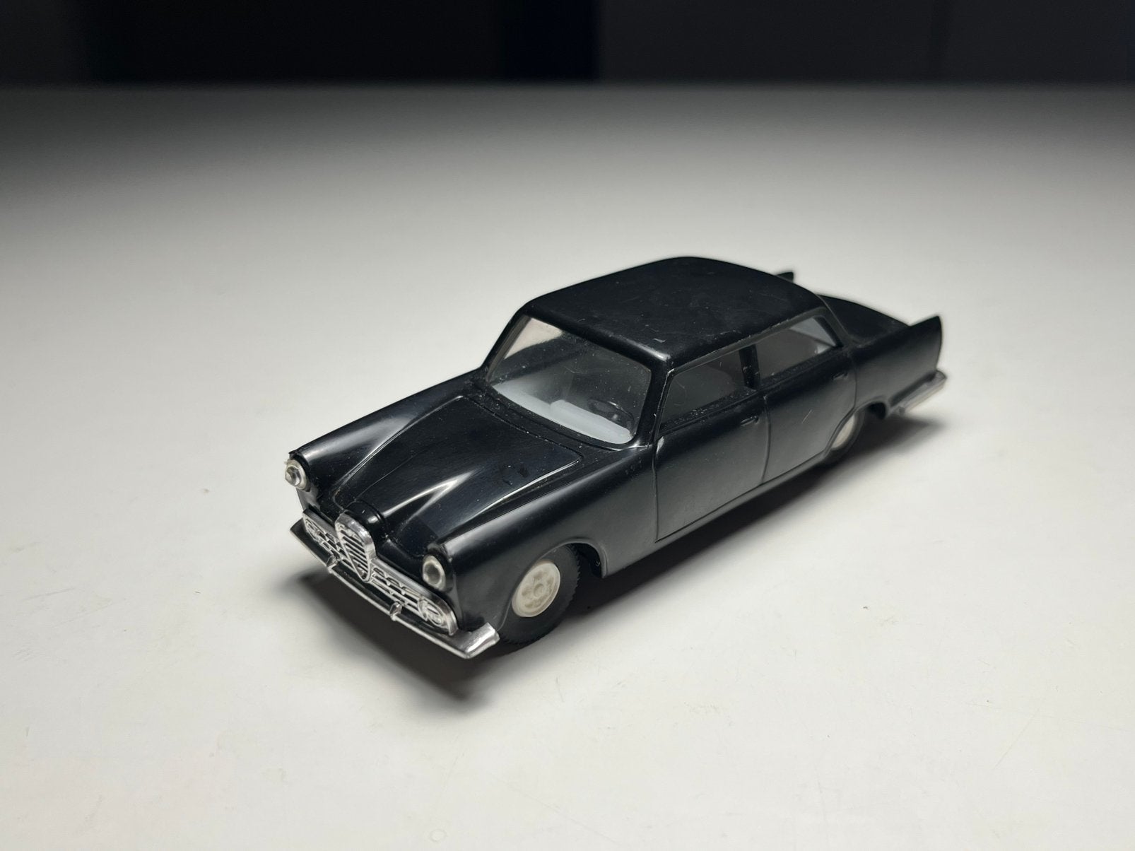 KDN - Alfa Romeo 2000 Berlina - Schaal 1:43, Ophalen of Verzenden, Zo goed als nieuw, Auto