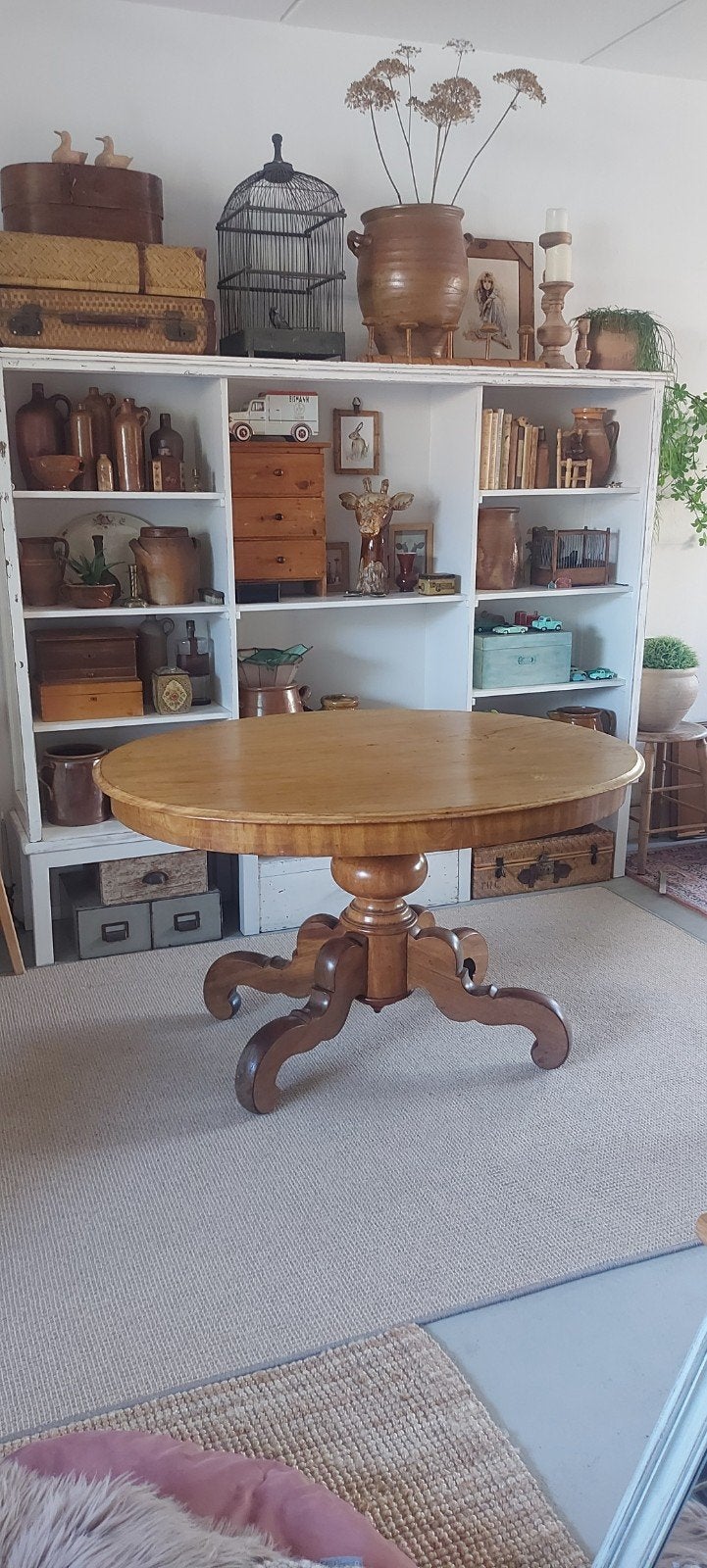 Antieke ovale tafel met gedraaide poot, Ophalen
