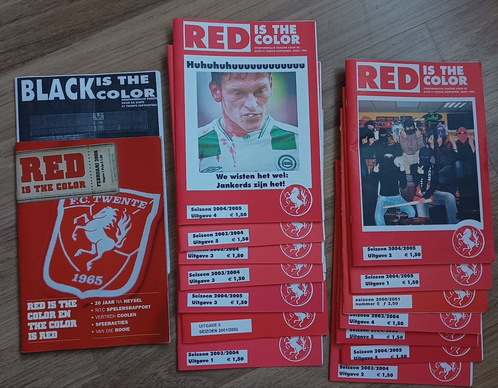 16x FC Twente 'Red is the Color' Vak-P, Ophalen of Verzenden, Zo goed als nieuw, Overige sporten