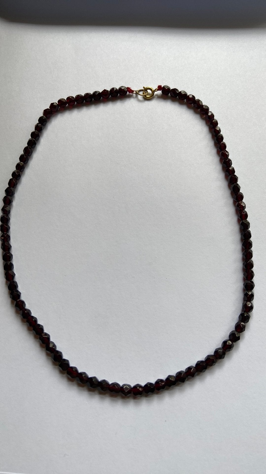 Granaat ketting oud 47,5 cm slotje goud?, Sieraden, Tassen en Uiterlijk, Ophalen of Verzenden, Ketting, Met edelsteen