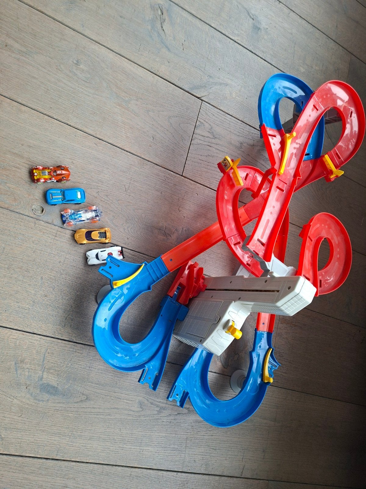 Hot Wheels HW Auto-Lift Expressway Track Set + 5 autos, Ophalen of Verzenden, Zo goed als nieuw, Elektrisch, Hot Wheels