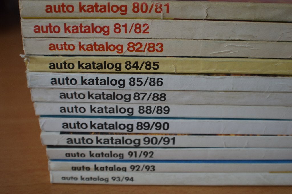 12 zgan vintage Auto Katalog Jaarboeken 1980-1994, Boeken, Diverse, Algemeen, Ophalen of Verzenden, Zo goed als nieuw