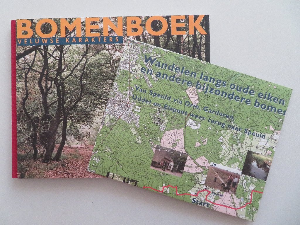 Bomenboek Veluwse Karakters & Wandelkaart Oude Eiken, Bloemen, Planten en Bomen, Ophalen of Verzenden, Zo goed als nieuw, Bea Claessens