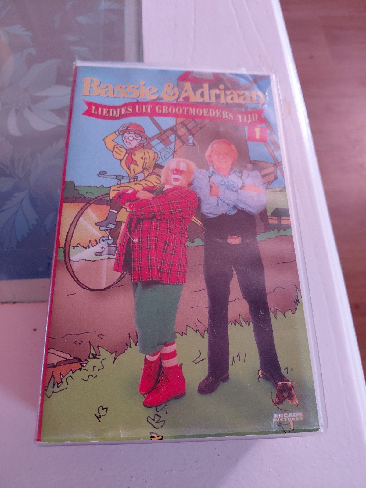 Bassie en Adriaan grootmoeders Tijd dubbele videoband box., Cd's en Dvd's, VHS | Kinderen en Jeugd, Gebruikt, Alle leeftijden