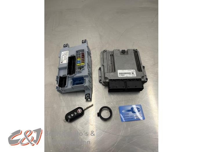 Kontaktslot + computer van een Fiat Doblo, Gebruikt, -, -, Ophalen of Verzenden